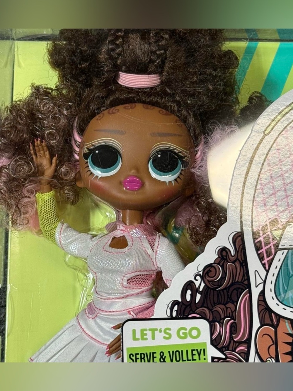 New L.O.L OMG Sports Court Cutie Doll With 20 Surprises​​ - Picture 2 of 3